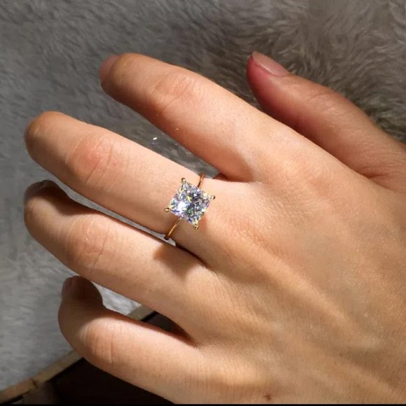 18K diamond wedding band - Picture 2 of 3